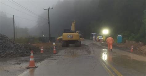 VÍDEO DNIT libera trânsito na Serra de Corupá nesta quinta feira