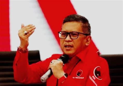 Kpk Sita Handphone Dan Tas Sekjen Pdi Perjuangan Hasto Kristiyanto Saat