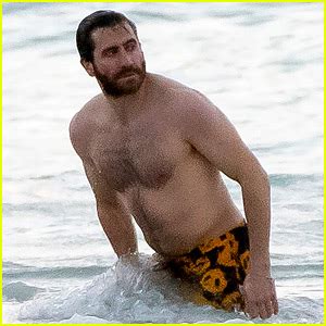 Jake Gyllenhaal Is Shirtless On The Beach To Cheer You Up Today Greta