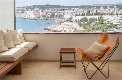 A RESIDENCE WITH THRILLING VIEWS OVER SITGES BAY RARDO Architects