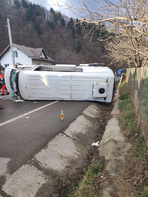 Ultima Ora Local Cinci Raniti La Spital Dupa Ce Un Microbuz S A