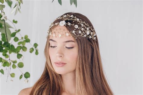 How To Choose Wedding Hair Accessories Styles For Different Brides