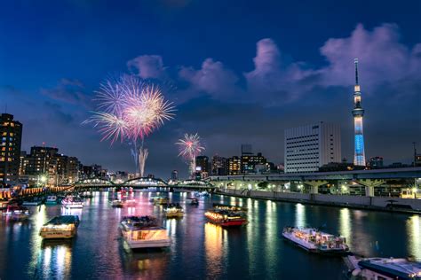 【2020年版】隅田川花火大会を屋形船から観賞！ぜいたくなひとときを過ごす！ クルージングナビ クルージングなら東京湾アニバーサリークルーズ