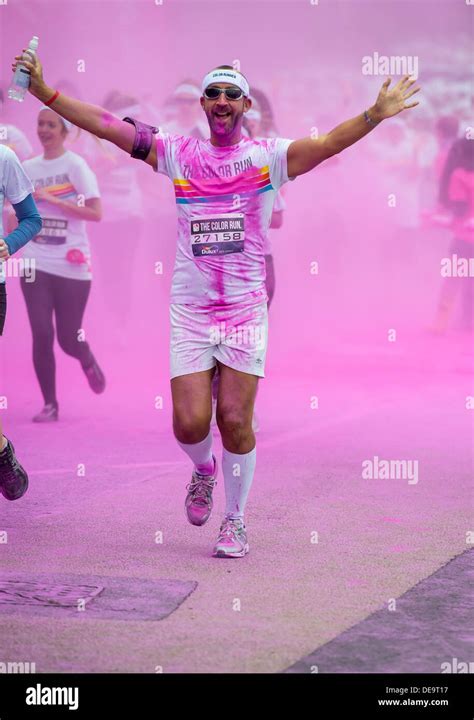 Dulux Colour Run Takes Place In Brighton Sussex Uk Known As The Happiest 5k On The Planet