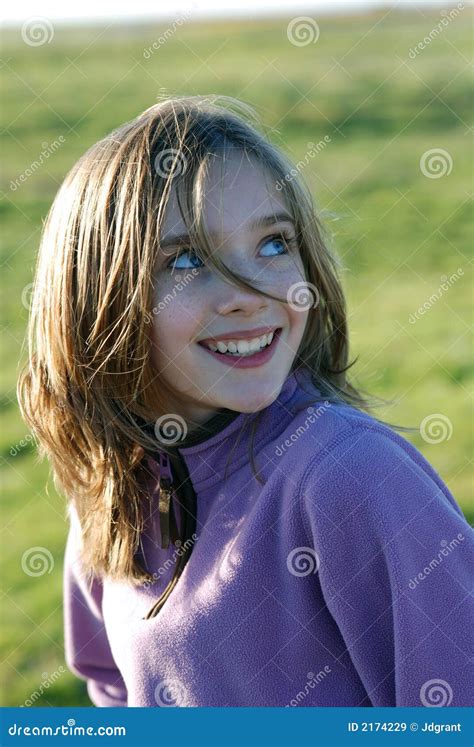 Petite Fille De Sourire Image Stock Image Du Lumineux