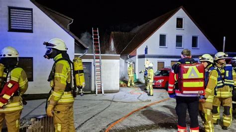 Großalarm in Leiferde Feuerwehren löschen Brand an Wohnhaus