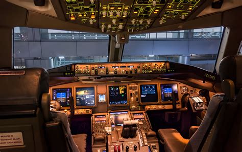 Which do you prefer? The 777 or 787 cockpit? : r/aviation