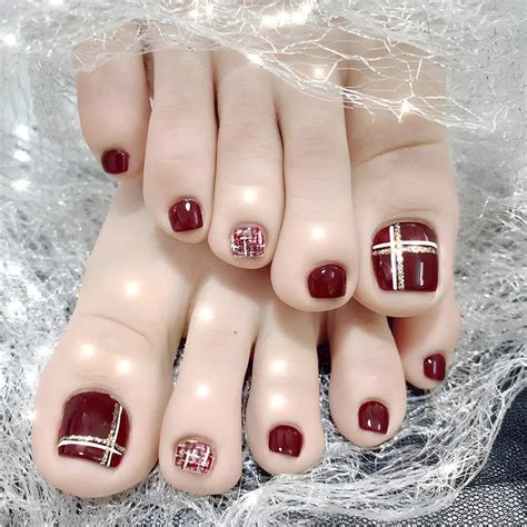 25 Christmas Toe Nail Art Designs You Cant Skip In 2024