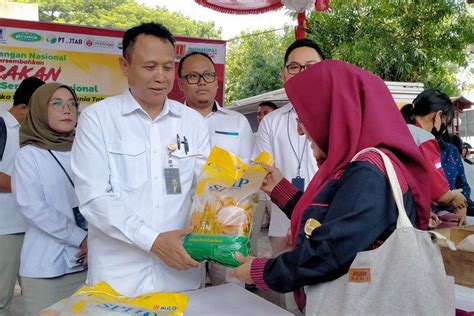 Bulog Jateng Gelontorkan 2 Ton Beras Per Pekan Ke Setiap Pedagang Pasar