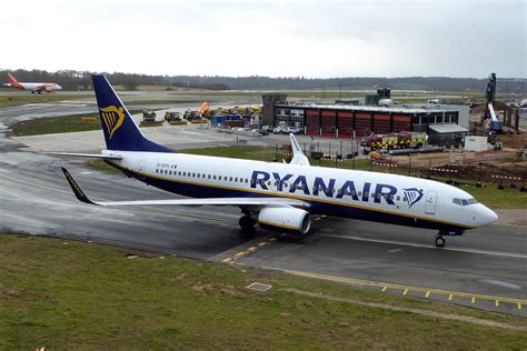 EI EFH Boeing 737 8AS Cn 35012 Ln 2923 Ryanair Luton 13Jan Flickr