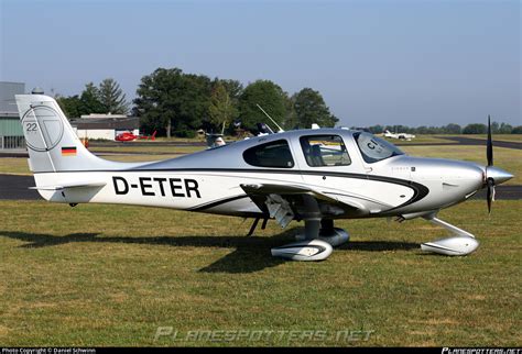 D Eter Private Cirrus Sr T Photo By Daniel Schwinn Id