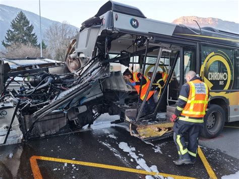 Isère En fuite au volant d une Porsche volée il s encastre dans un