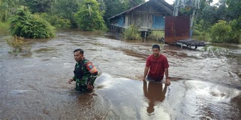 Rumah Terendam Banjir Sejumlah Warga Pilih Mengungsi Kaltengdaily