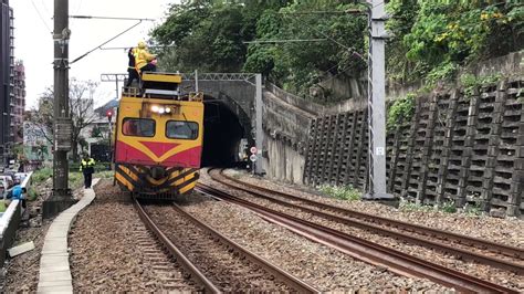 台鐵 山佳站北邊西正線電車線斷落，東、西正線均無電，台鐵搶修影片 Youtube