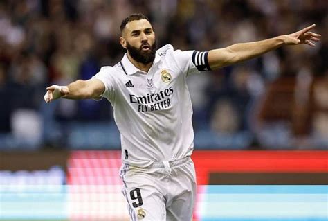 كريم بنزيما يحسم مستقبله مع ريال مدريد