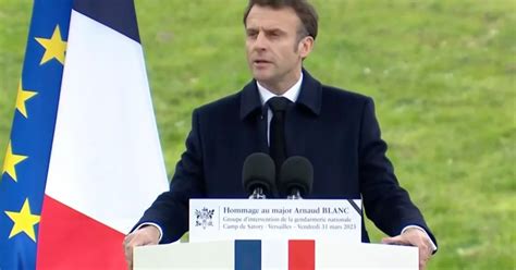 Emmanuel Macron Rend Hommage Au Gendarme Du Gign Tu En Guyane