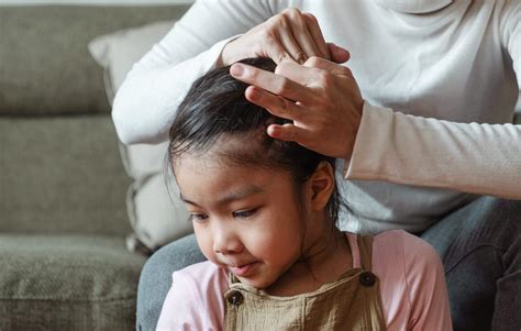 Anak Mengadu Kulit Kepala Gatal Ibu Patut Lakukan Ini