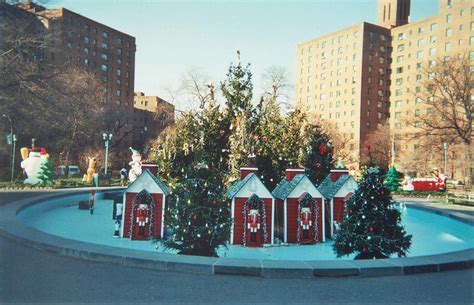 Parkchester Oval At Christmas I Love The Bronx Pinterest