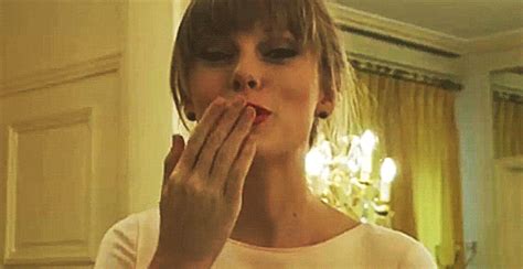 Taylor Swift Kiss  Find And Share On Giphy