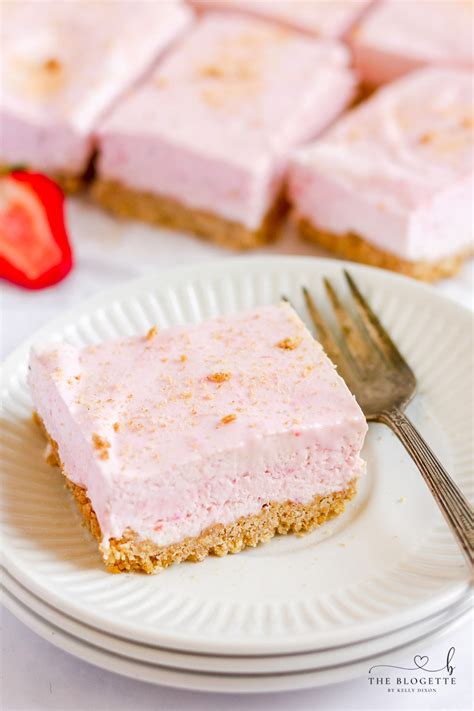 NO BAKE Strawberry Cheesecake Bars