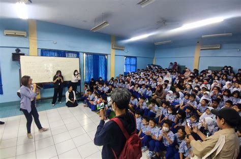 Polytron Peduli Berbagi Ribuan Masker Dan Air Purifier Ke Sekolah