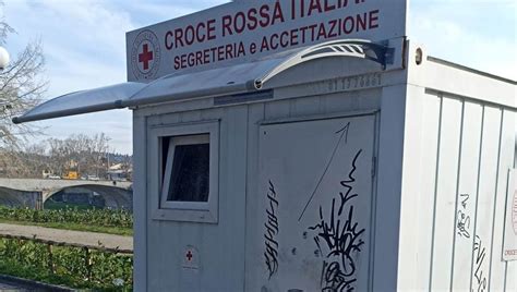 Firenze Il Casotto Per I Tamponi Della Croce Rossa Alle Cascine