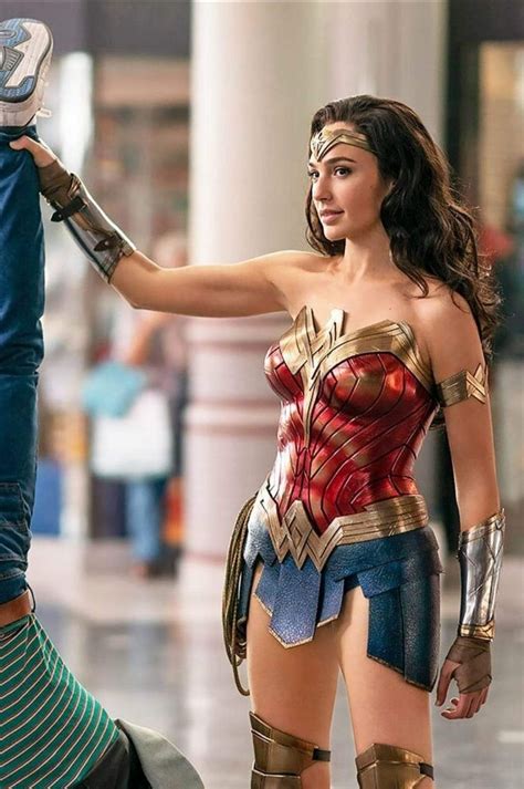 Pin On Gal Gadot Gal Gadot Wonder Woman Wonder Woman Pictures