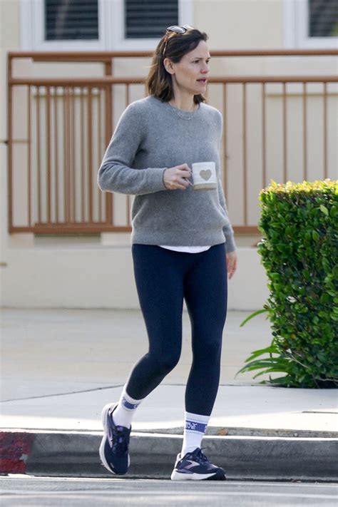 Jennifer Garner Out In Brentwood 05102023 • Celebmafia