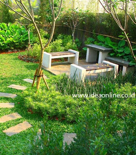 Garden Party Dengan Kursi Dan Meja Beton