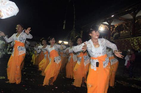 Pertama Dalam Sejarah Desa Adat Renon Gelar Tari Rejang Sutri