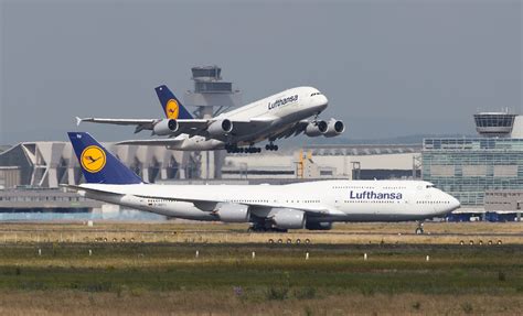 Lufthansa Boeing 747 8 Airbus A380 800 Meeting At Frankfurt Airport