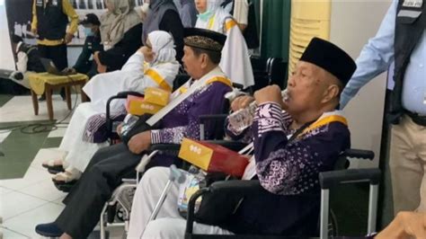 Jamaah Calon Haji Lansia Embarkasi Batam Duduk Di Kelas Bisnis Ppih