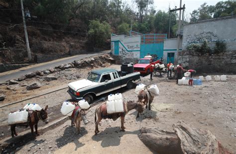 La Jornada Atenderán en Xochimilco quejas por obras de drenaje que