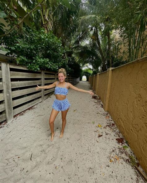 10 Sexy Hot Emily Ann Roberts Bikini Pics