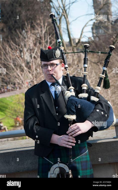 Scotsman Playing Bagpipes Hi Res Stock Photography And Images Alamy