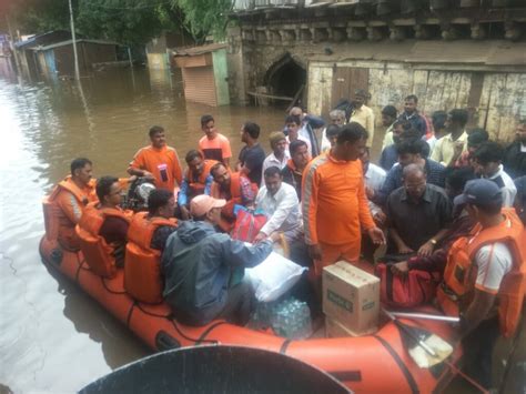 Maharashtra Floods 4 48 Lakh People Evacuated 372 Temporary Shelters