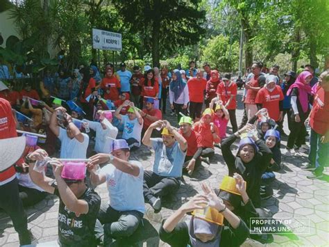 Peringati Hut Ke Ri Rektor Dan Sivitas Akademika Uns Lomba Bersama