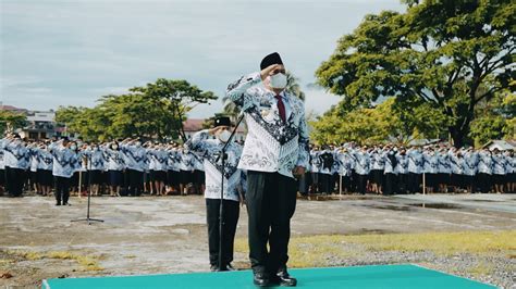 Upacara Dirgahayu Pgri Ke Bupati Ombas Guru Harus Jadi Teladan