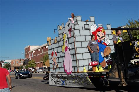 The College Life Untold: The Homecoming parade has took over downtown