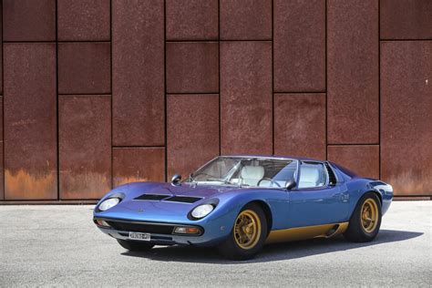 Spotlight 1972 Lamborghini Miura P400 SV