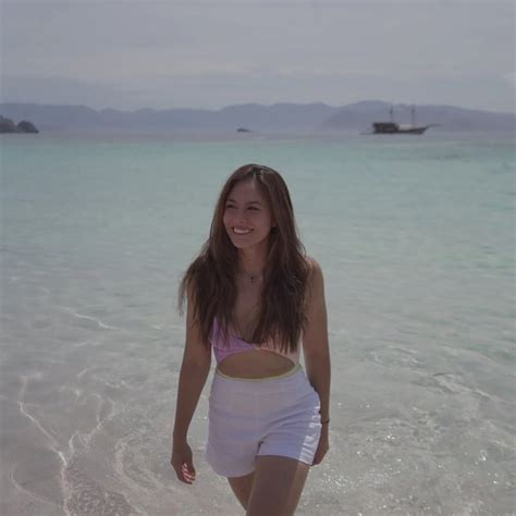 Distracting 15 Photos Of Wulan Guritno In Bikini To Transparent
