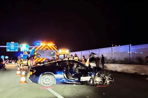 Drame Sur La Une Collision Entre Une Moto Et Une Voiture De