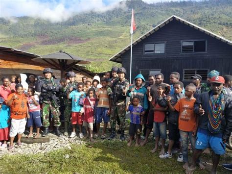 Sedih Dan Haru Masyarakat Kampung Karubate Melepas Keberangkatan Satgas