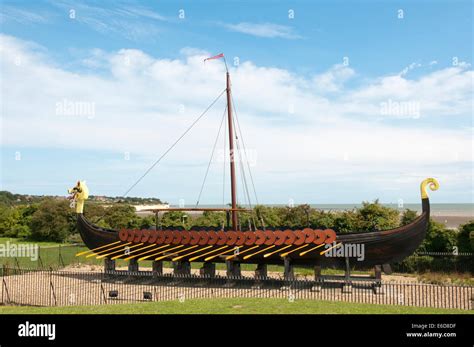 Replik Wikingerschiff Fotos Und Bildmaterial In Hoher Aufl Sung Alamy