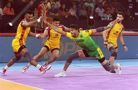 Pro Kabaddi Gujarat Giants Vs Patna Pirates Player Battles To