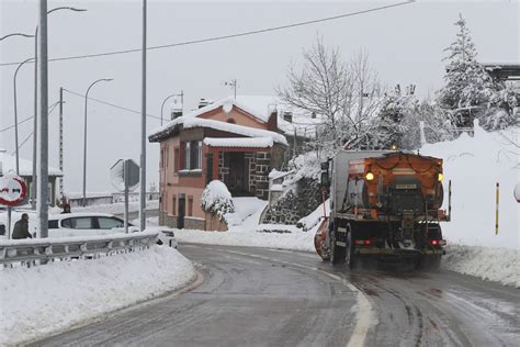 M Nica Cubre De Nieve Pajares El Comercio Diario De Asturias