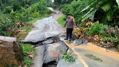 Di Aceh Tengah Titik Longsor Tutupi Badan Jalan Nasional Waspada