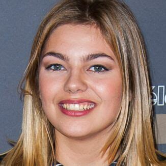 Louane Maman Combl E Elle D Voile La F Te Danniversaire De Sa Fille