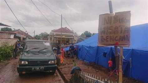 Banyak Orang Rekam Hingga Selfie Sambil Tertawa Relawan Gempa Cianjur