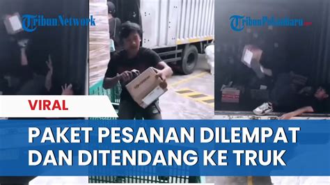 Viral Pegawai Ekspedisi Lempar Dan Tendang Paket Ke Dalam Truk Aksinya